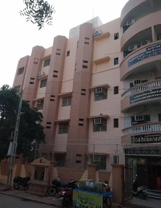 Side elevation of the Trilok Darshan Dharamshala building in Palitana